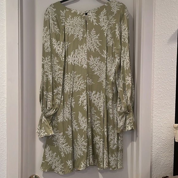 Green Floral Women's Dress - Picture 5 of 9